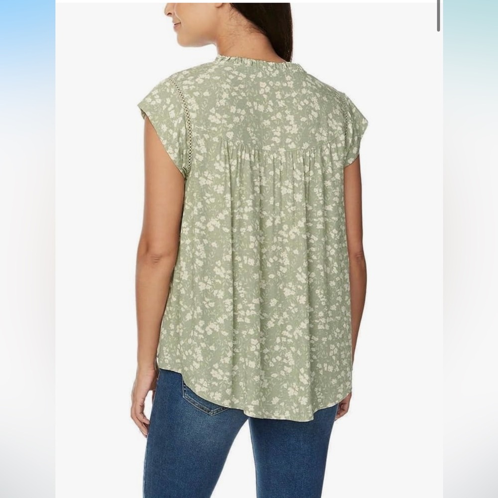 Buffalo by David Bitton Flutter Blouse Size S - Like New, light floral green top - Picture 2 of 12